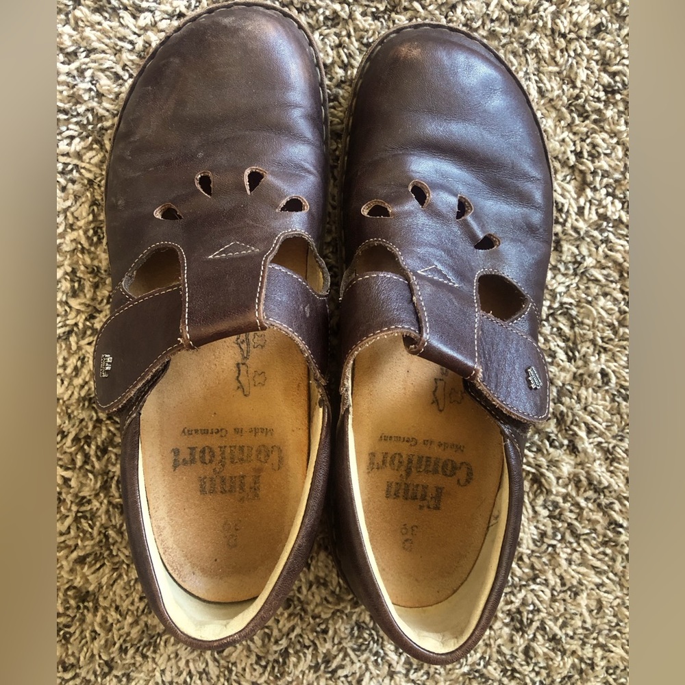 Worn, good condition. From a nonsmoking, no pet home. Size 39EU/ US 9